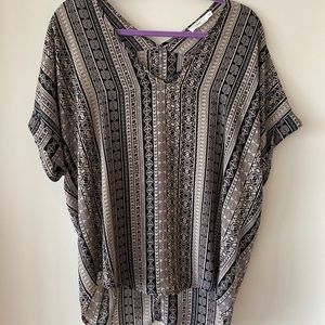 Size L Lush Black & tan patterned, flowy top.